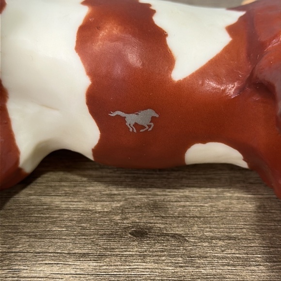 Breyer Reeves Chestnut Pinto Horse Blonde Mane with Silver Logo - Picture 7 of 7